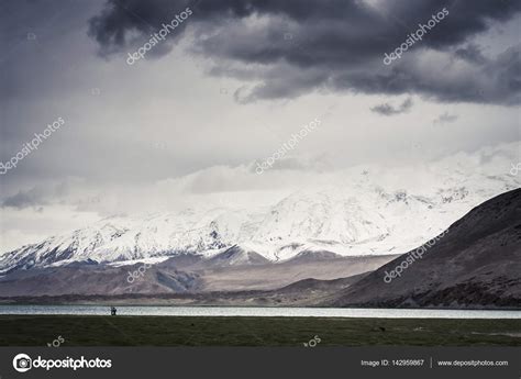 Karakoram Mountain Range — Stock Photo © Baiterek_Media #142959867