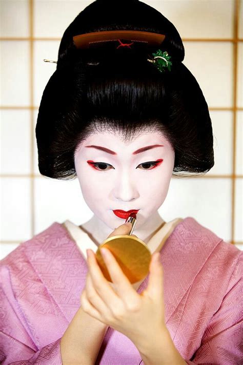 Pin by Debbie Warren-Berry on Geisha | Geisha makeup, Beauty routines, Geisha