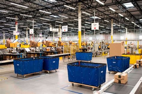 Here's What It Looks Like Inside an Amazon Warehouse | Reader's Digest