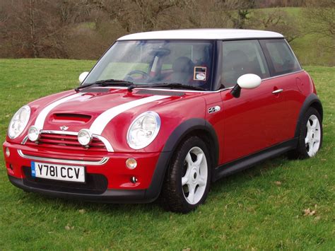 AUTO CARS ZONES: Red Mini Cooper Images