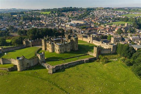 Alnwick Castle by newcastlemale on DeviantArt