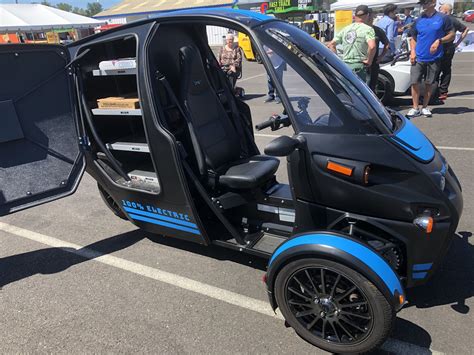 Arcimoto Demonstrates First Driverless FUV, Debuts Production Roadster ...