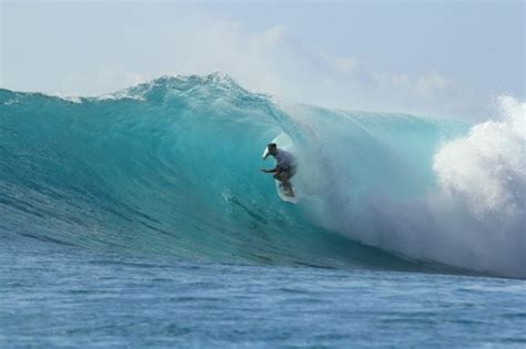 5 Tips and Tricks for Surfing Beginners - YourAmazingPlaces.com