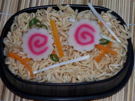 Lecker Bentos und mehr: Bento Nr. 40 Eiernudeln mit Naruto Maki