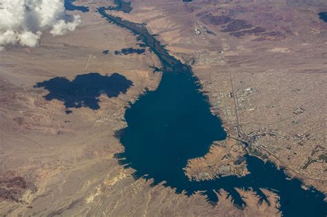 Lake Havasu City, Arizona (LAX - DCA) [OC][2048 x 1365] : r/AerialFans