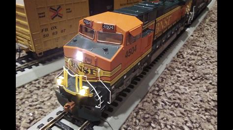 Ho scale BNSF lead mixed freight - YouTube