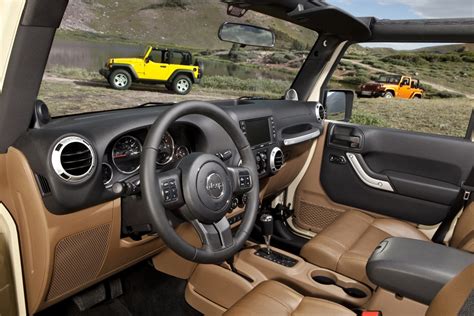 2011 Jeep Wrangler Interior | TheDetroitBureau.com