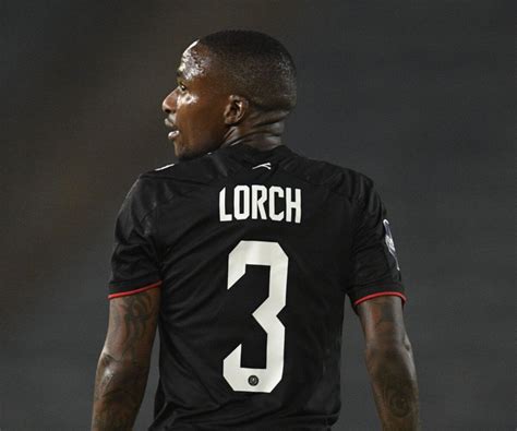 Kasi soccer skills: Thembinkosi Lorch flava [video] - Sportnow