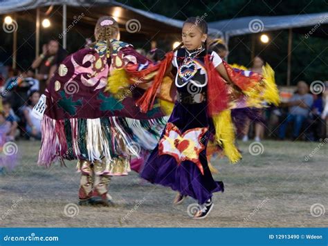 Young Powwow Fancy Shawl Dancers Editorial Image - Image of celebrate ...