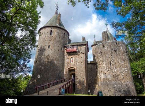 Castell coch hi-res stock photography and images - Alamy