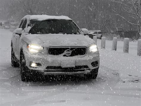 Obligatory snow pic : Volvo