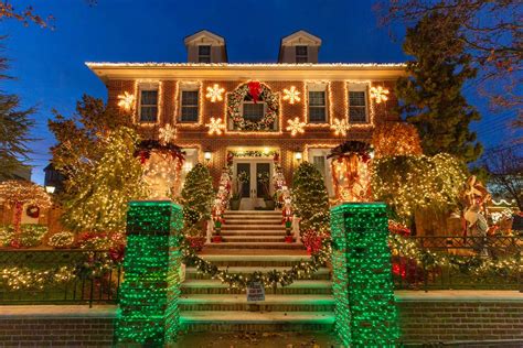 Dyker Heights Christmas Lights 2023 (What You Need to Know!)