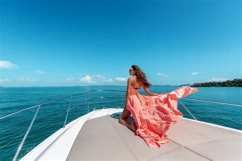 Best outfit for yacht photoshoot