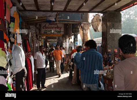 India Mumbai Bombay Colaba Causeway street market Stock Photo - Alamy