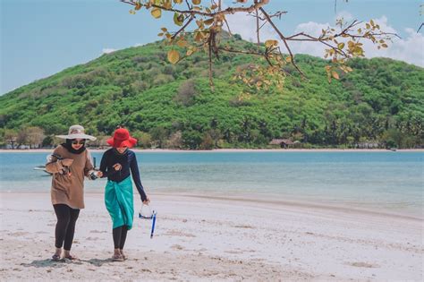 5 Pantai Di Lombok Yang Mempunyai Keindahan Luar Biasa - Hitputcom