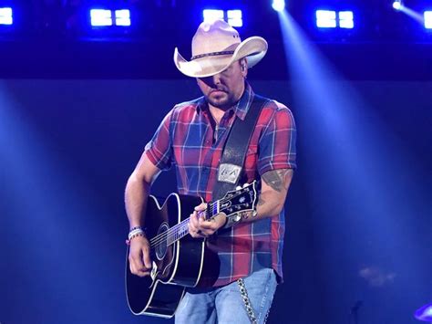 Jason Aldean's Tour Bus Has 2 Cribs: 'I Never Thought I'd Ever Do That'