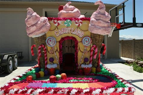 Artistic Murals: CandyLand parade float we helped with Christmas Float Ideas, Christmas Parade ...