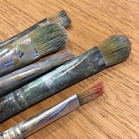 How To Clean Oil Paint Brushes After Your Painting Session