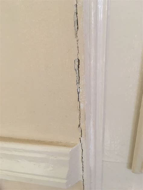 How do I patch up this cracked corner (plaster walls)? - Home ...