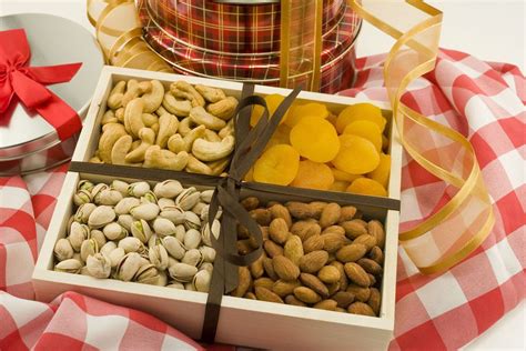 Nuts & Dried Fruit Gourmet Tray | Nut gift basket, Nuts gift, Dried fruit