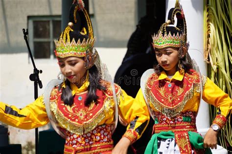 Indonesian Perform Jaranan Pegon Dance Editorial Stock Image - Image of heritage, culture: 269700019