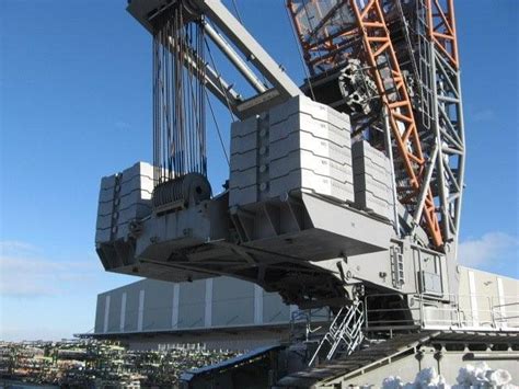 Mobile Crane Counterweights | CranesBlog