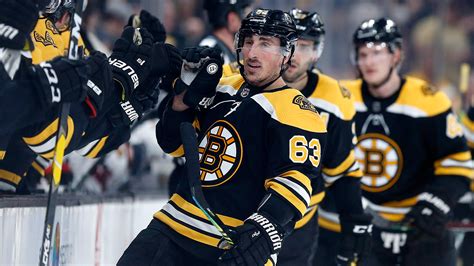 Bruins' Brad Marchand leaves game vs. Capitals with upper-body injury