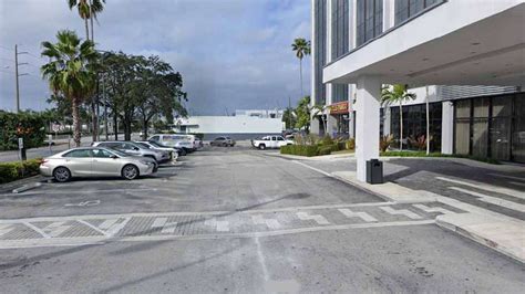 Reserve EB hotel MIA Airport Parking | Way.com