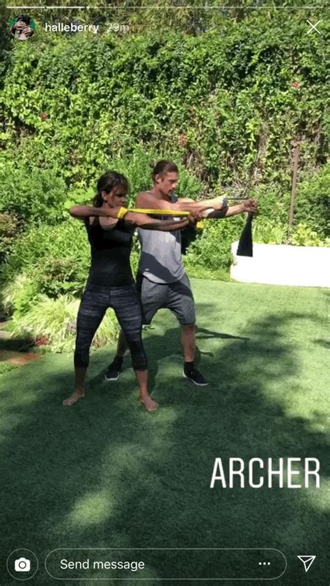 This Workout Is Halle Berry's Secret to Getting Lean Muscle Estilo Halle Berry, Friday Workout ...