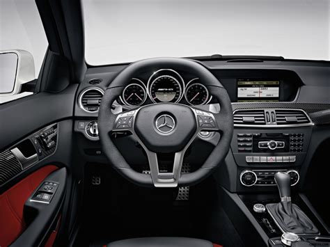 Mercedes-Benz C63 AMG Coupe (2012) - Interior | Caricos