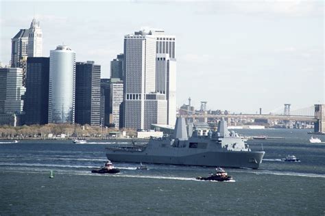 DVIDS - Images - USS New York (LPD 21) departs New York City [Image 2 of 2]