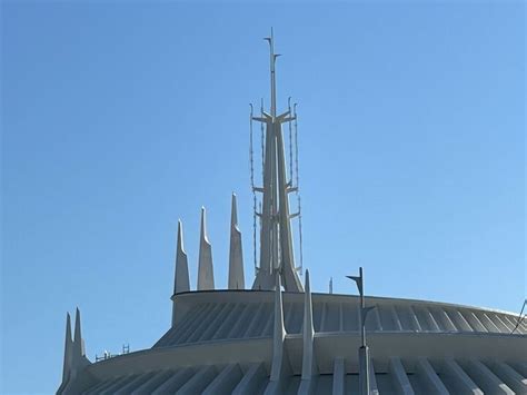 UPDATE: Cleaning & Painting Continues on Space Mountain as TRON ...