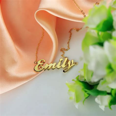 Cursive Script Name Necklace 18ct Solid Gold