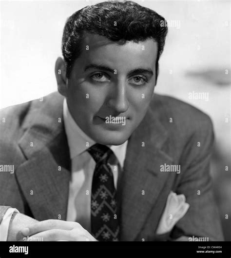 Tony bennett 1950s hi-res stock photography and images - Alamy