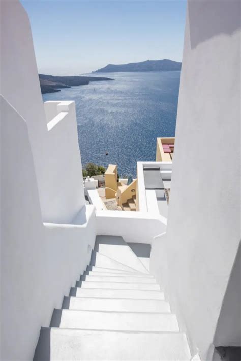 Airbnb Santorini: Iconic Places to Book for 2023