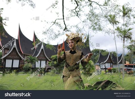 Beautiful Girl Wearing Minangkabau Traditional Clothes Stock Photo 2212909231 | Shutterstock