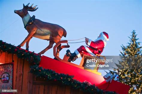 68 Santa Sleigh Roof Stock Photos, High-Res Pictures, and Images - Getty Images