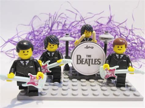 Støvet controller opdagelse beatles lego figures lave mad gardin Bemærk ...