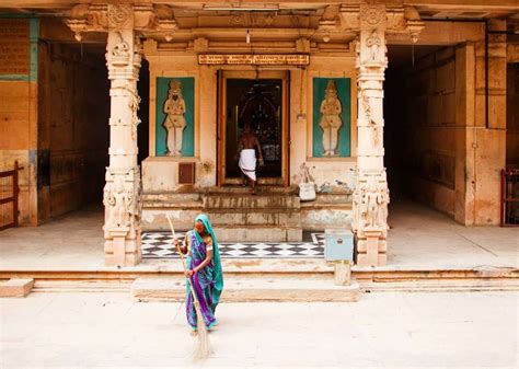 VISIT THE TEMPLES IN VRINDAVAN AND MATHURA ON A DAY TRIP - Voice of Guides