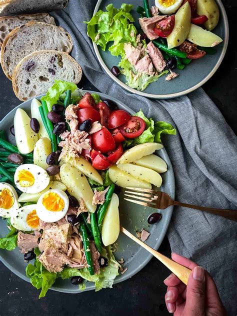 Salad Niçoise (French Salad Recipe with Tuna) - The Devil Wears Salad