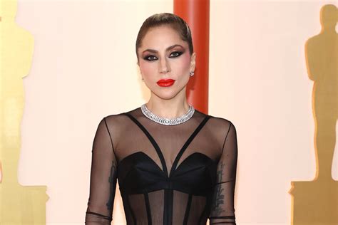 Oscars 2023: Lady Gaga in Versace | 15 Minute News
