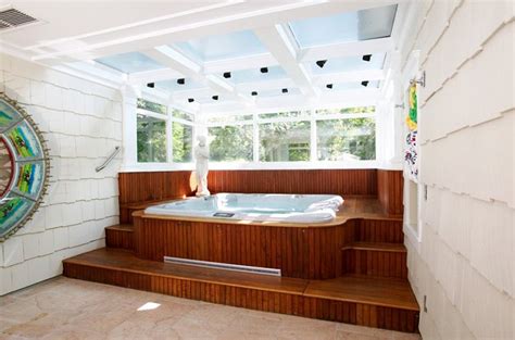 10 Indoor Jacuzzi Ideas To Copy In Your House Design | Indoor jacuzzi, Hot tub room, Indoor hot tub