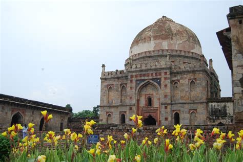 Guide to New Delhi for First Time VisitorsNew Delhi Hotels