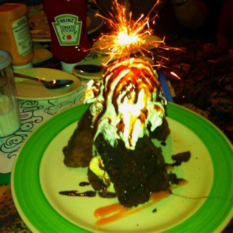 VOLCANO!!! @Rainforest Cafe MY FAVVVVV Rest.!!!! LOVE this dessert!!! | Food, Rainforest cafe ...