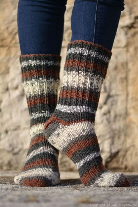 Handmade wool socks in black and brown/SO68