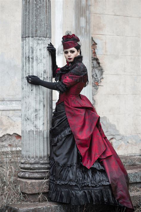 Steampunk Fashion Guide: Elegant Gothic Victorian Style