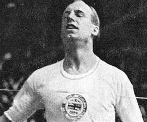 Eric Liddell Biography - Childhood, Life Achievements & Timeline