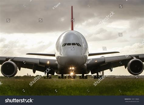 Airbus A380 Jet Airliner Front View Stock Photo 130113860 | Shutterstock