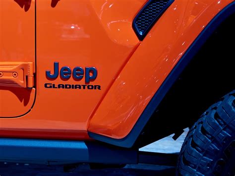 2020 Jeep Gladiator First Look - Kelley Blue Book