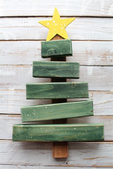 Christmas tree from scrap wood | Juldekorationer, Julgranspyssel, Hantverk höst